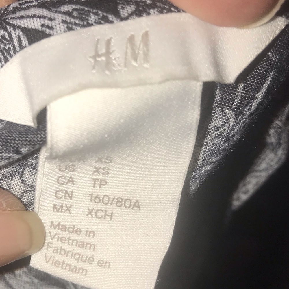 H&M Pineapple Print Button-down Nightgown - Picture 7 of 7
